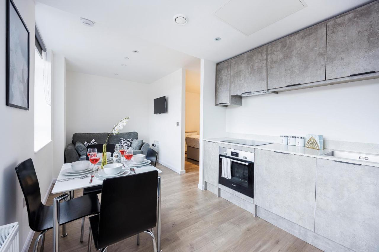 Cresta House - Modern Apartments Luton  Kültér fotó